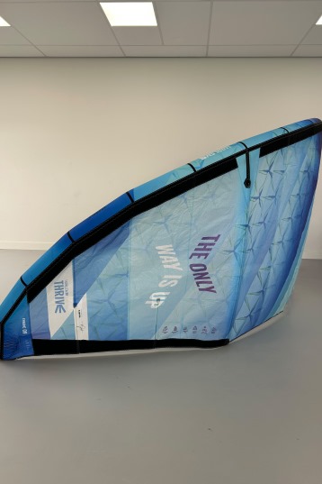 Harlem Kitesurfing-Thrive Kite (DEMO)
